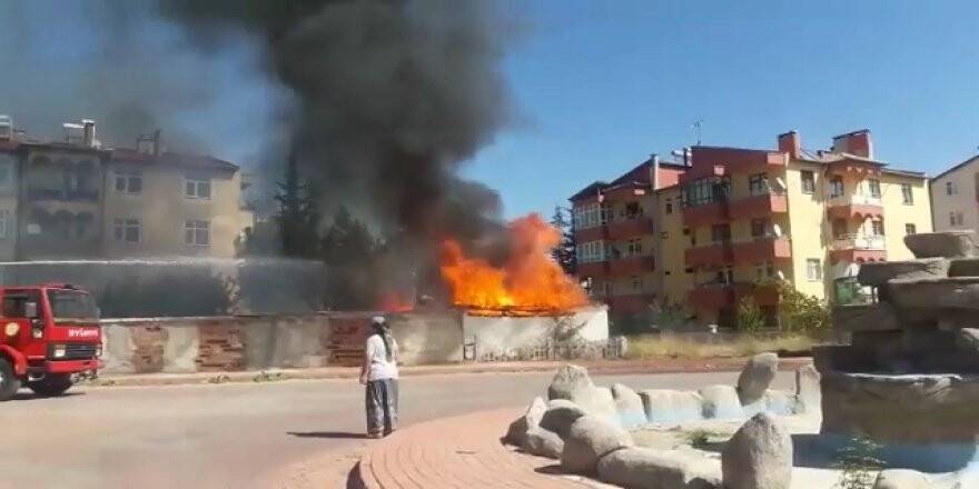 Beyşehir'de Depo Yangını