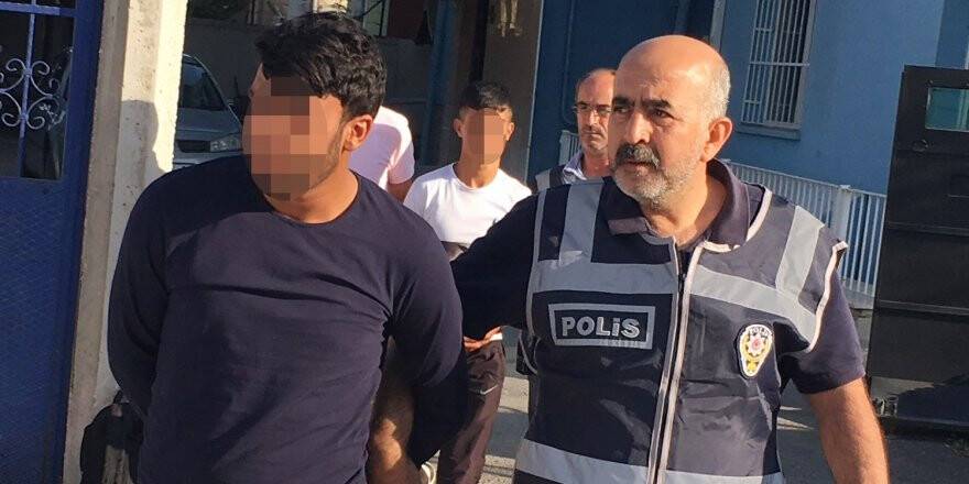 Motosikletle takip ettikleri otomobilin camını kırıp, 32 bin lirayı çaldılar