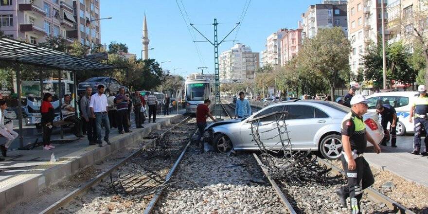 Alkollü Sürücü Tramvay Yoluna Girdi