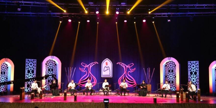 İranlı Şems Topluluğu Konya'da Sahne Aldı
