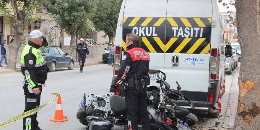Motosikletli Polisler Şüpheli Kovalarken Ağaca Çarptı
