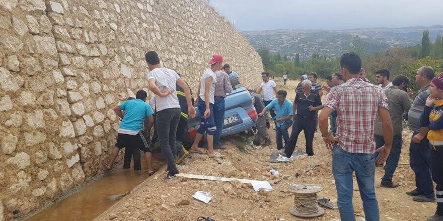Otomobilin şarampole yuvarlandığı kazada bir aile yok oldu