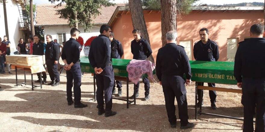 Kazada ölen aynı aileden 3 kişi, toprağa verildi
