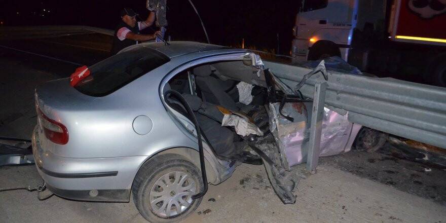 Konya'da Otomobil Bariyere Çarptı: 1 Ölü, 1 Yaralı