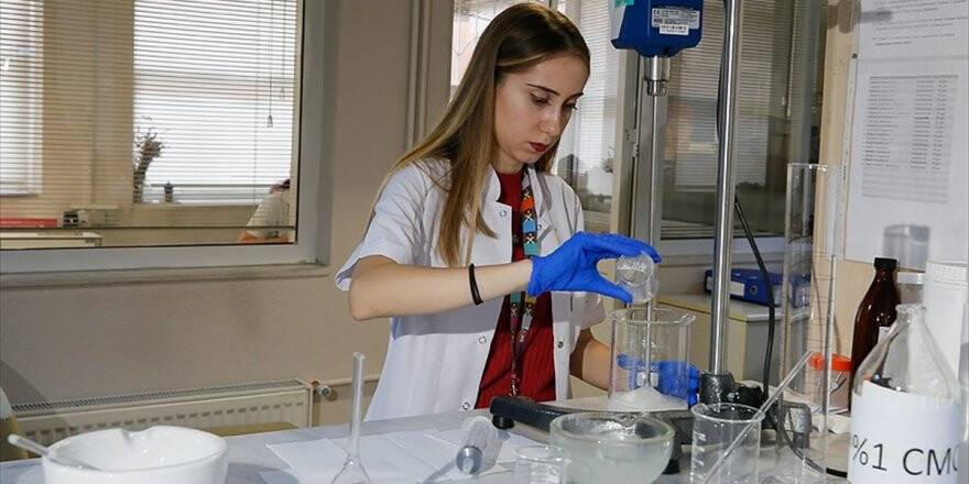 Minik Hastalar İçin Tableti Şuruba Dönüştürdü