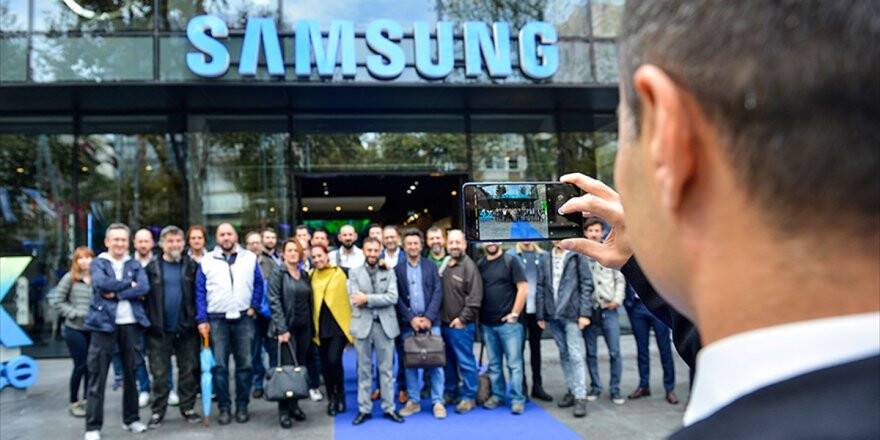 Dört Arka Kameralı Galaxy A9 Tanıtıldı