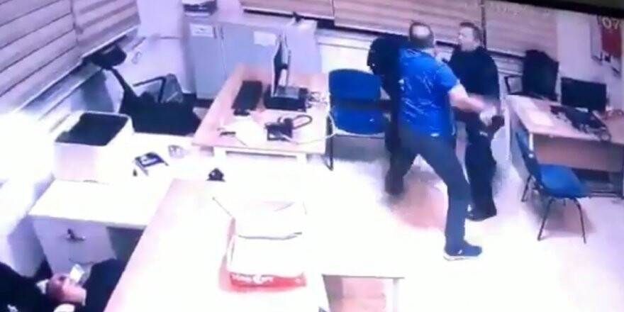 Demir çubukla polisi yaraladı