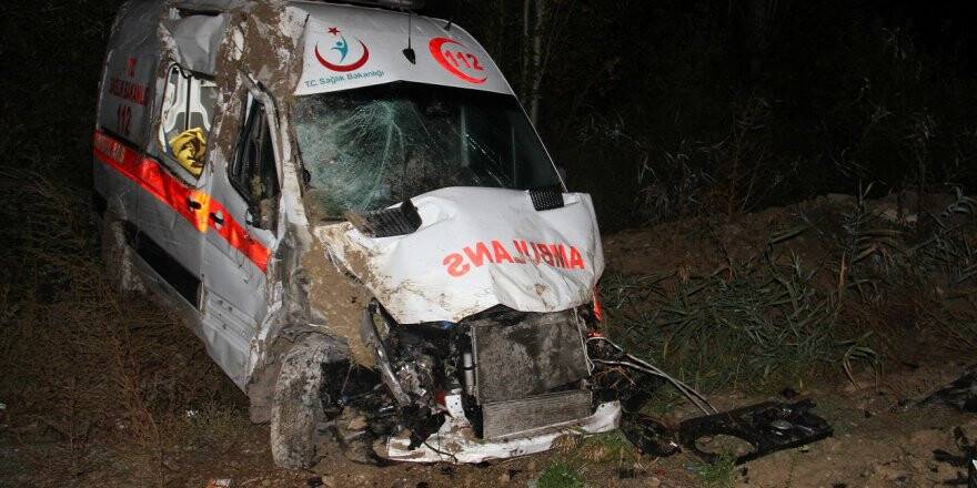 Konya'da Ambulans Şarampole Devrildi: 4 Yaralı