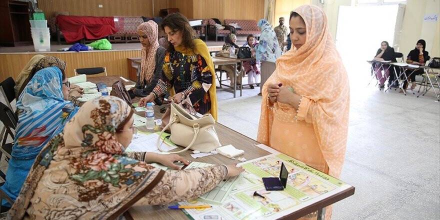 Pakistan'da Ara Seçimler İçin Halk Sandık Başında
