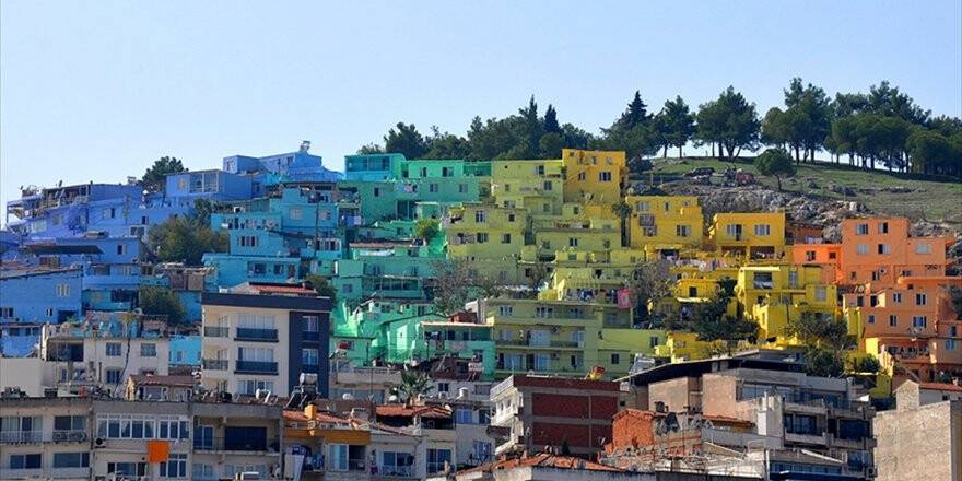'Renklendir Hayatı' Projesinin 7. Durağı Kuşadası Oldu