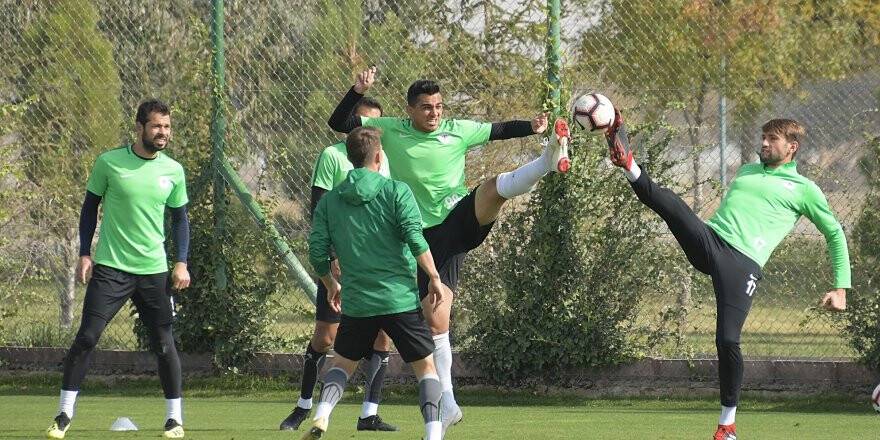 Atiker Konyaspor 3 eksikle çalıştı