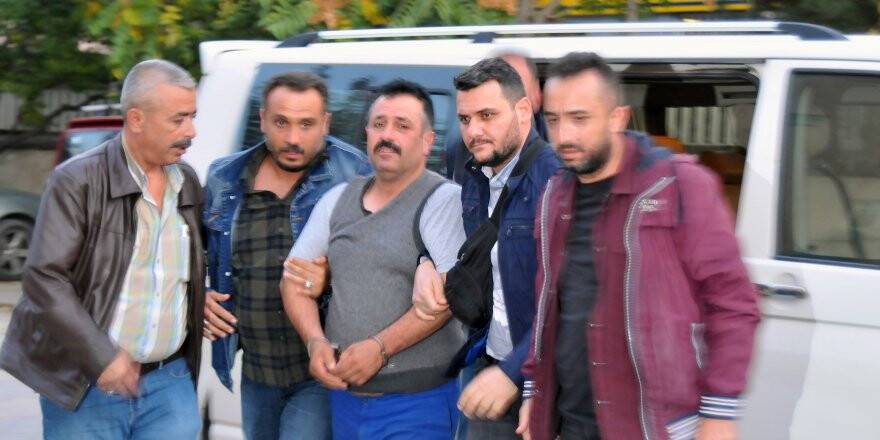 Belediye başkanını, iş yerine ruhsat vermediği için vurmuş