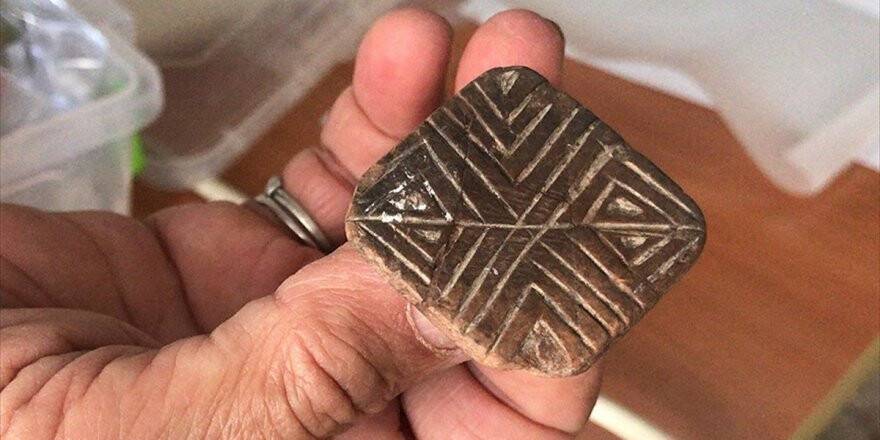 Mersin'deki Yumuktepe Höyüğü'nde 9 Bin Yıllık Mühür Bulundu