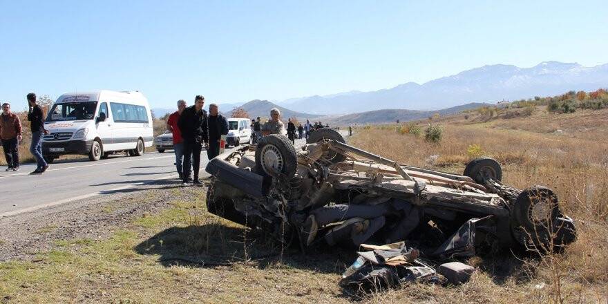 Konya'da İki Otomobil Çarpıştı: 1 Ölü, 4 Yaralı
