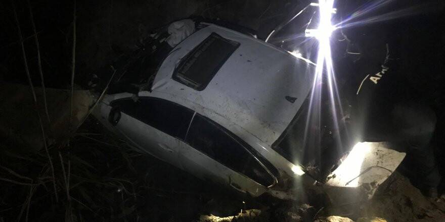 Konya'da Otomobil Dere Yatağına Devrildi: 2 Ölü, 1 Yaralı