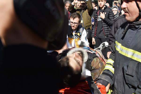 42. kattan atlayıp, AVM'nin çatısına düşen genç uyutuluyor