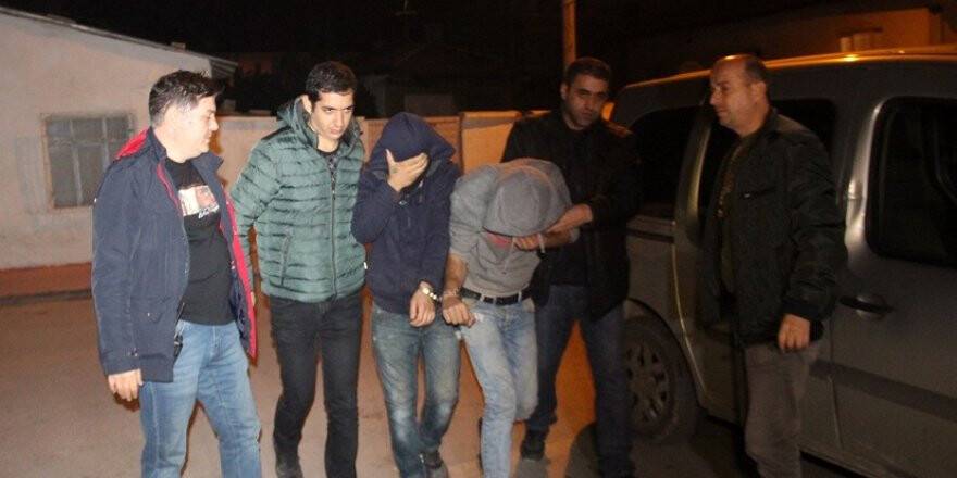 Cami inşaatından demir çalan şüpheliler polisten kaçamadı