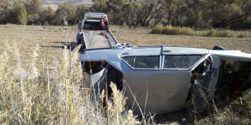 Beyşehir’de otomobil şarampole devrildi: 1 yaralı
