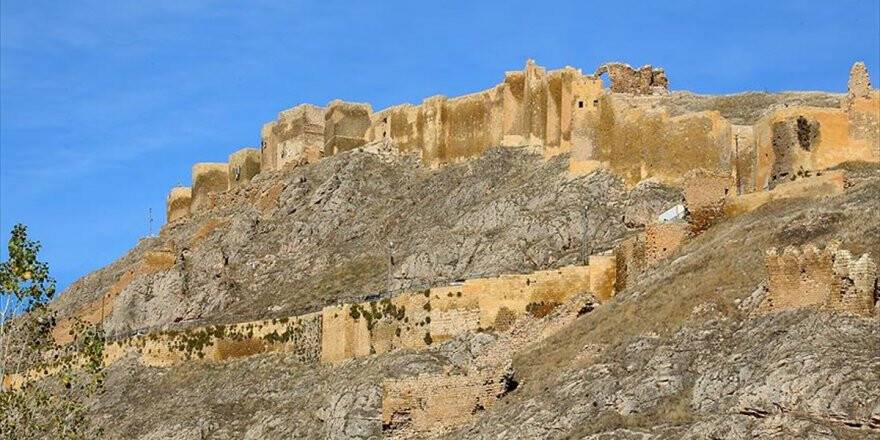 Bayburt Kalesi'nde Tarih Gün Yüzüne Çıkıyor