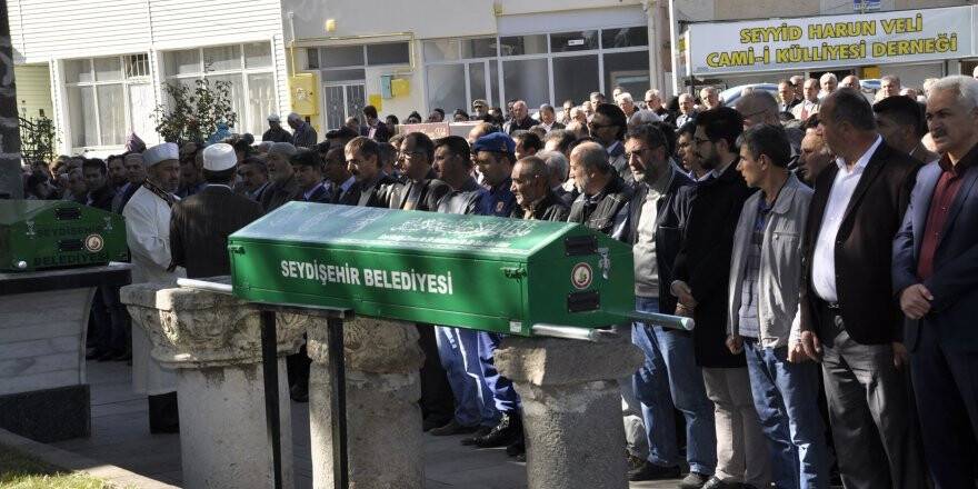 Su dolu kovada boğulan 1 yaşındaki bebek defnedildi 