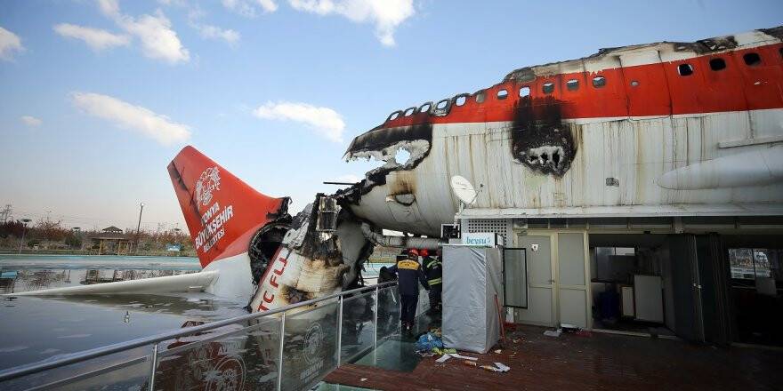 Yanan Uçak Restoranda büyük hasar var