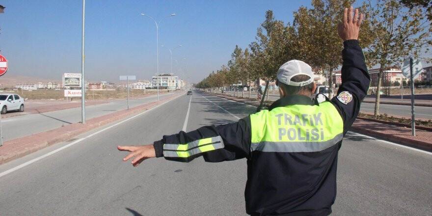 Droneli polislerden 74 sürücüye 19 bin lira ceza