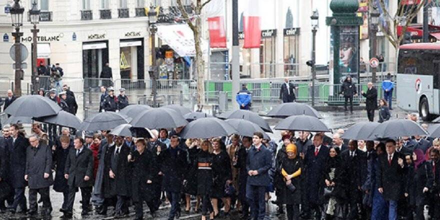 Cumhurbaşkanı Erdoğan Paris'te Liderler böyle yürüdü!
