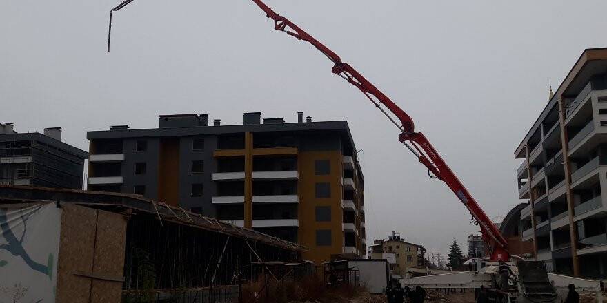Konyada bina inşaatında kalıp çöktü: 2 işçi yaralı Konyada bina inşaatında kalıp çöktü: 2 işçi yaralı