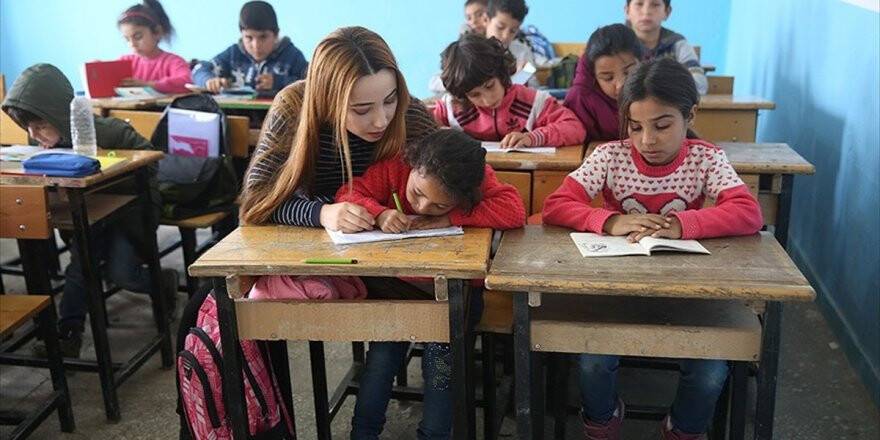 Suruçlu Miniklerin Fedakar 'Eğitim Meleği'