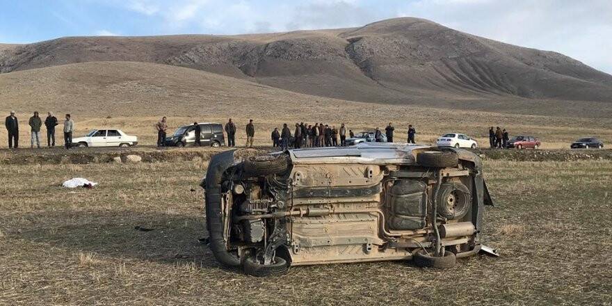 Konya'da Otomobil Tarlaya Yuvarlandı: 2 Ölü