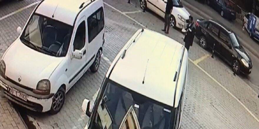 Geri geri gelirken otopark görevlisine çarptı