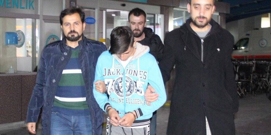 Hırsızlık Yaptığı Camide Kimliğini Düşürünce Yakalandı