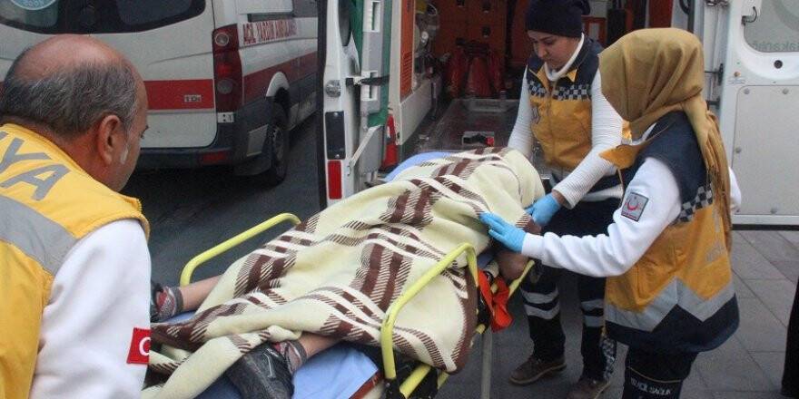 Kardeşinin attığı bıçak sırtına saplandı