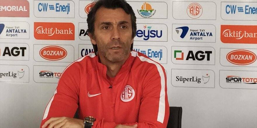 Antalyaspor Teknik Direktörü Bülent Korkmaz: Savunmayı İyi Yaptığımız İçin Kazandık