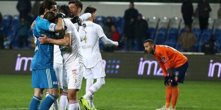 Lider Medipol Başakşehir Yara Aldı