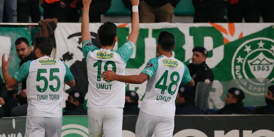 Yedek Kulübeleri Oyuna Isındı