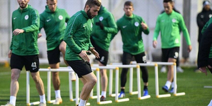 Atiker Konyaspor’da, Trabzonspor mesaisi sürüyor
