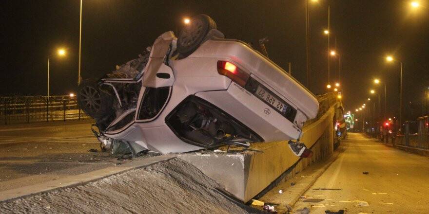 Hurdaya dönen otomobilin sürücüsü kazadan yaralı kurtuldu