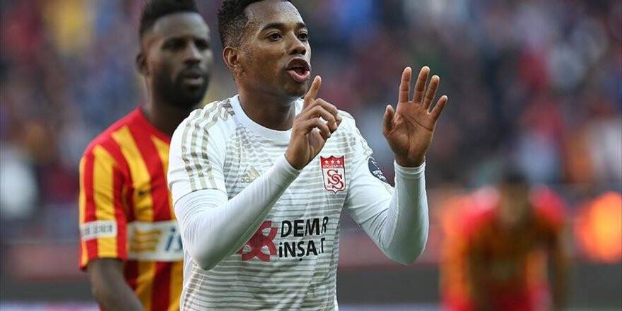 Robinho'dan 14 Maç Sonra 'Zorunlu Mola'