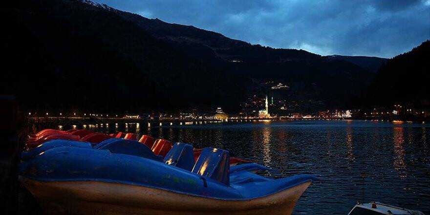 Uzungöl'ün Gecesi De Ayrı Güzel