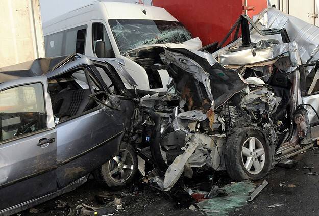 Balıkesir'de Trafik Kazası: 2 Ölü 8 Yaralı