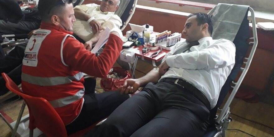 Kulu Kaymakamı Budan'dan kan bağışına destek