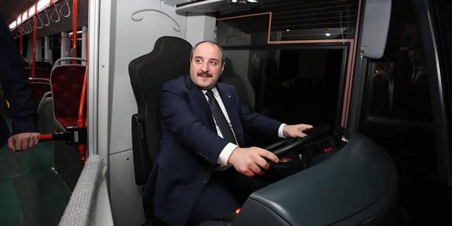 Bakan Varank 'Sessiz Otobüs'ün Direksiyonuna Geçti