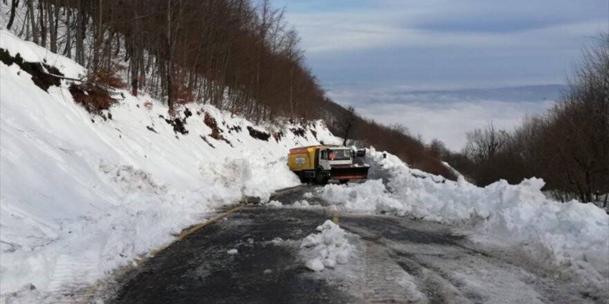 Kartepe'de Kar Kalınlığı 72 Santimetreye Ulaştı