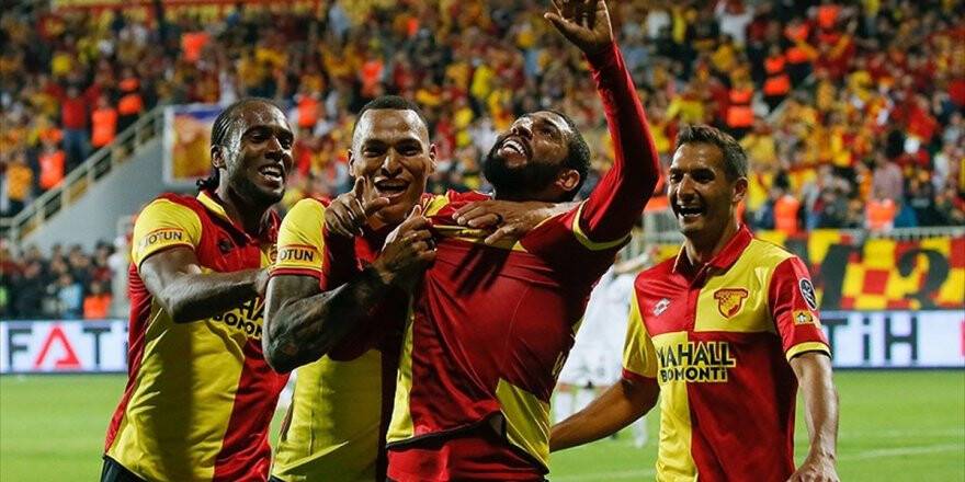 Göztepe Çıkış Peşinde