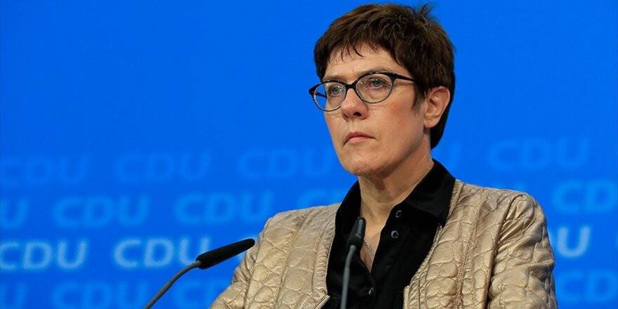 Almanya'da Merkel'in Halefi Annegret Kramp-karrenbauer Oldu