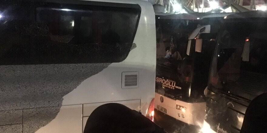 Konyaspor taraftarını taşıyan otobüslere saldırı 