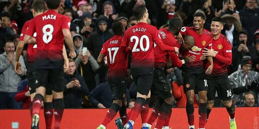 Manchester United Farklı Kazandı