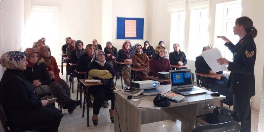 Beyşehir’de jandarmadan kadınlara seminer
