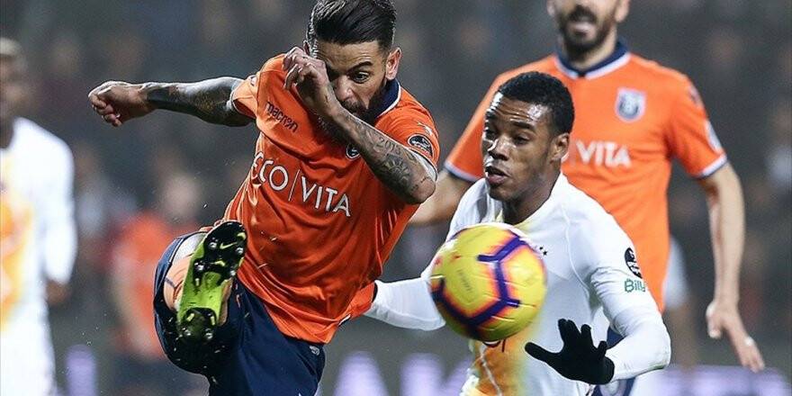 Medipol Başakşehir 'Dört Büyüklere' Boyun Eğmiyor